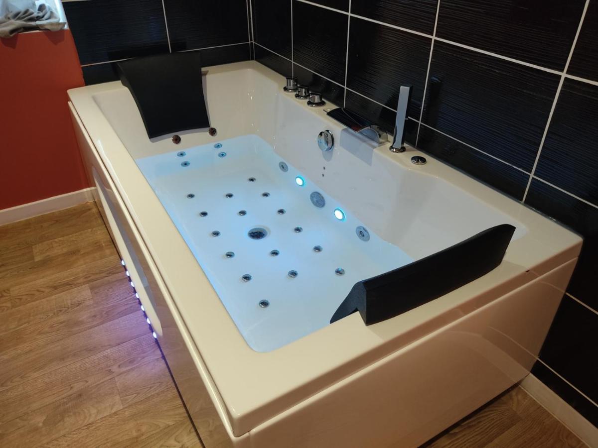 Ng Suitehome - Lille I Roubaix Centre I Coq Francais - Balneo - Netflix - Wifi Kültér fotó
